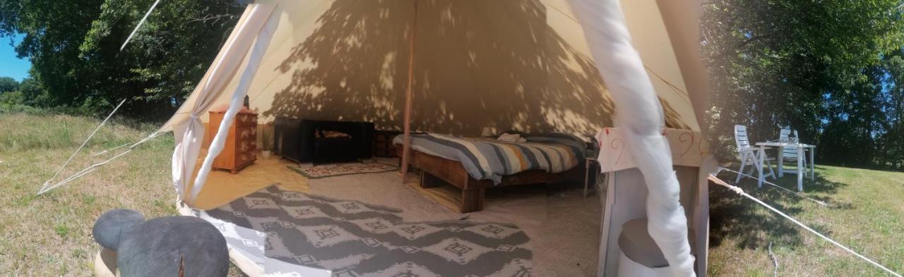 Le Noyer Bed & Breakfast Rougnat Екстериор снимка